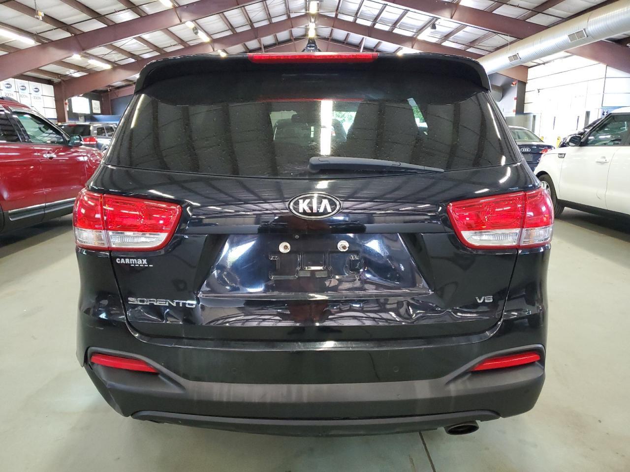 2017 Kia Sorento Lx - Image 6