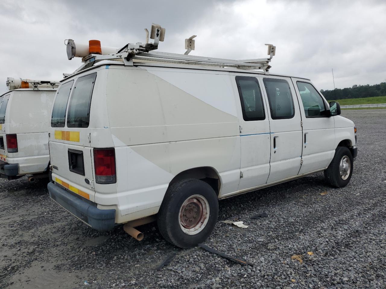 2010 Ford Econoline E250 Van - Фото 3