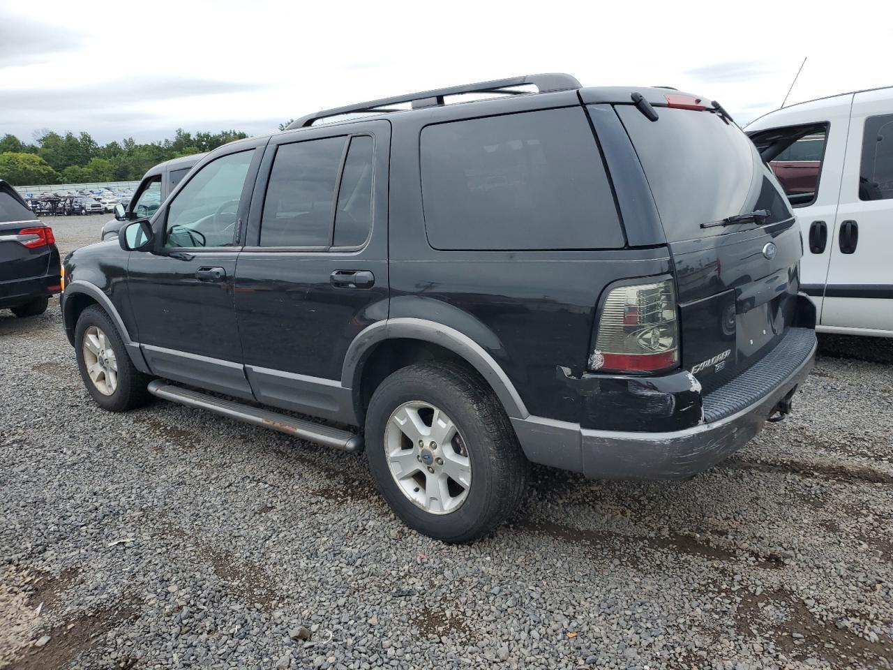2003 Ford Explorer - Image 2