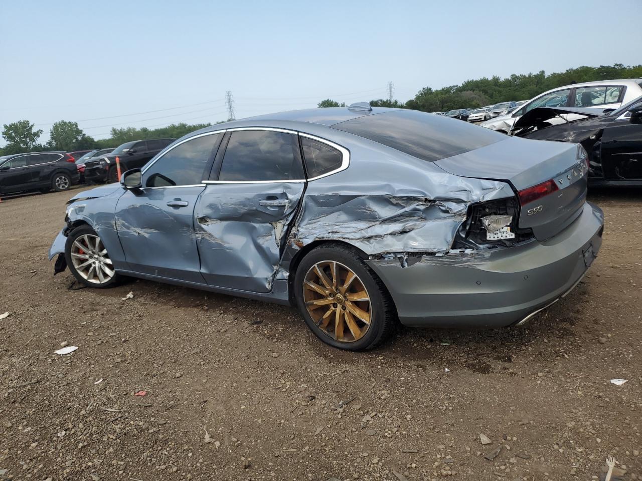 2017 Volvo S90 T6 Momentum - Фото 2