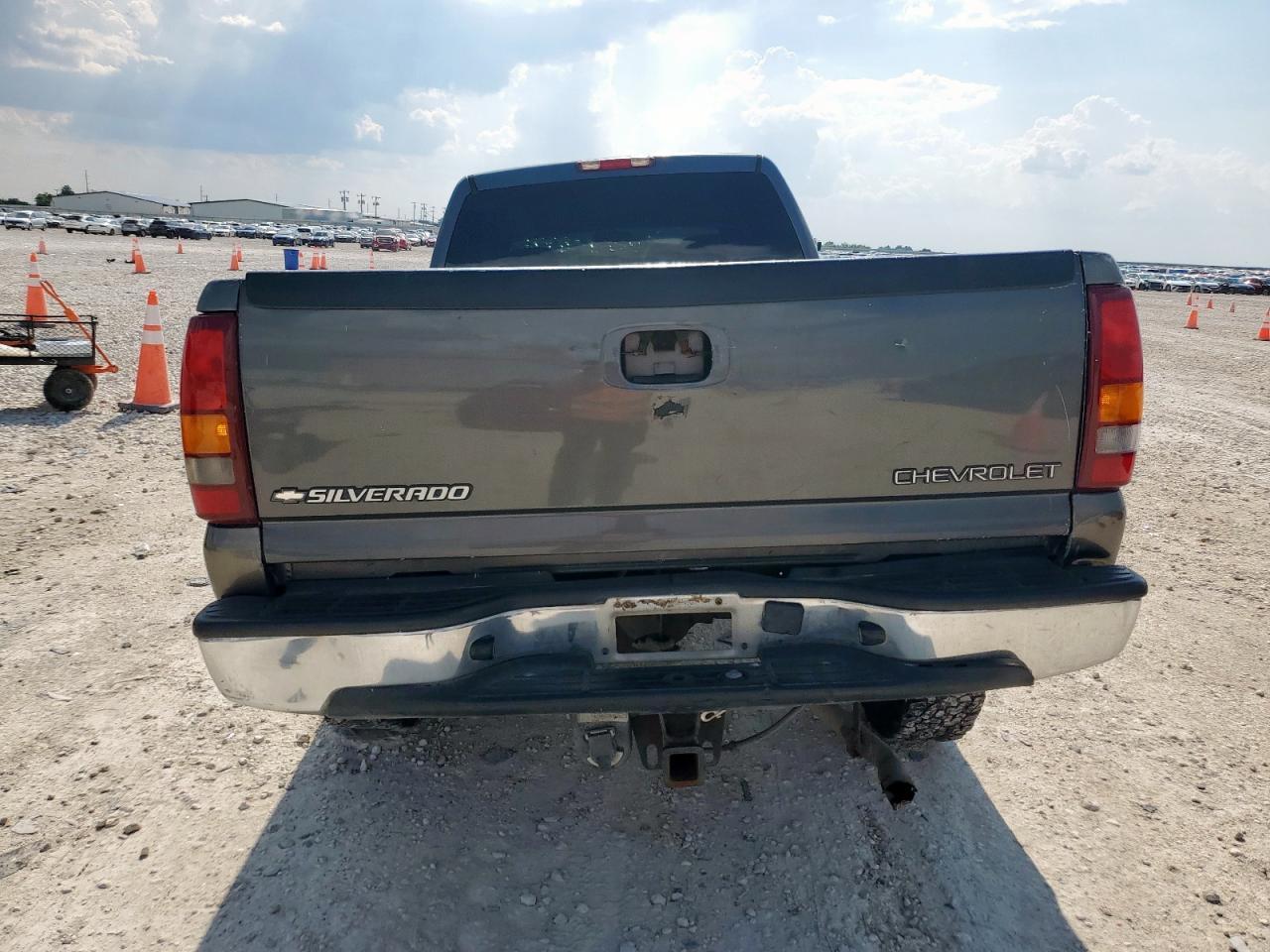 2002 Chevrolet Silverado C2500 Heavy Duty - Image 6