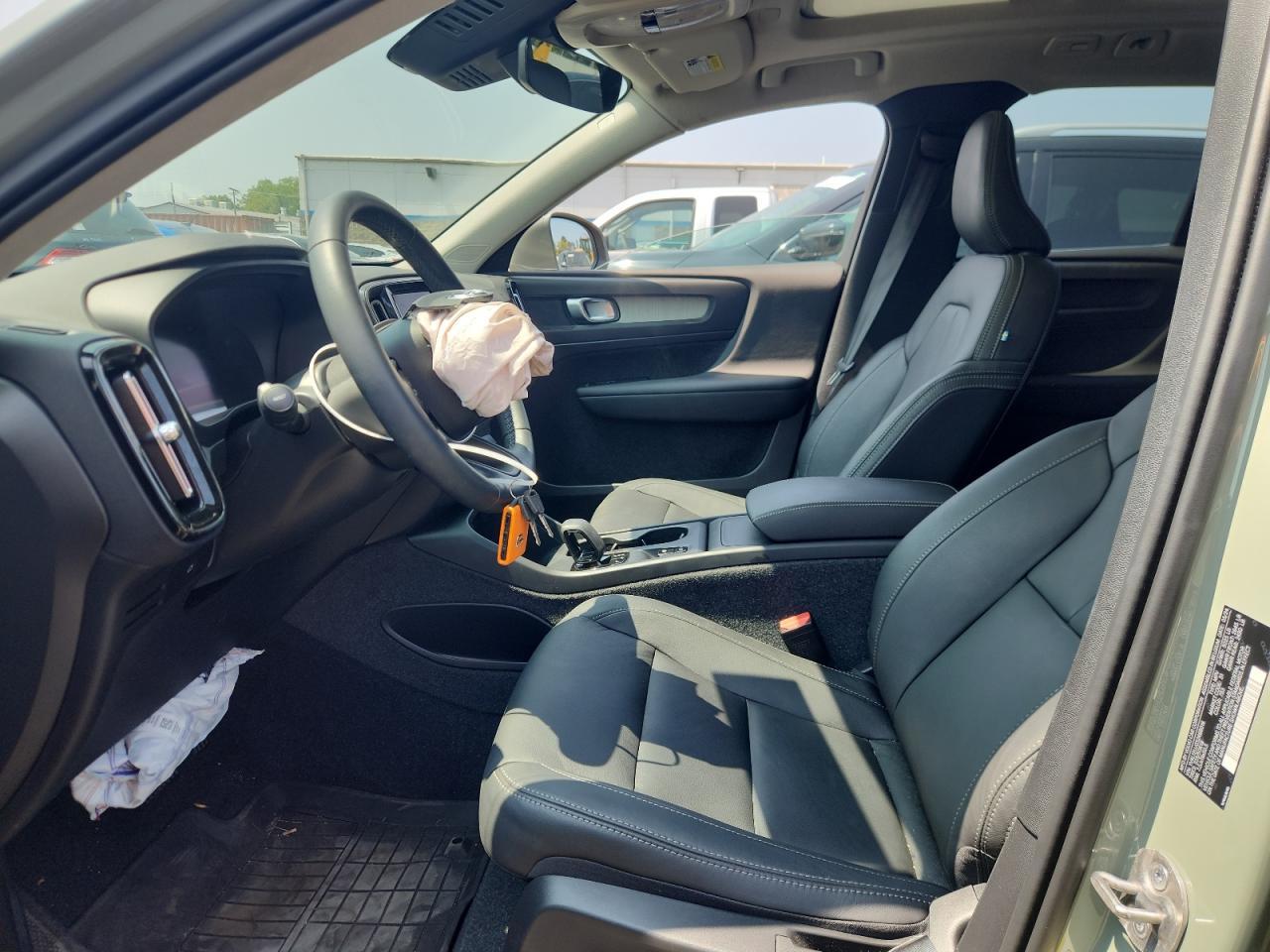 2025 Volvo Xc40 Core - Фото 7