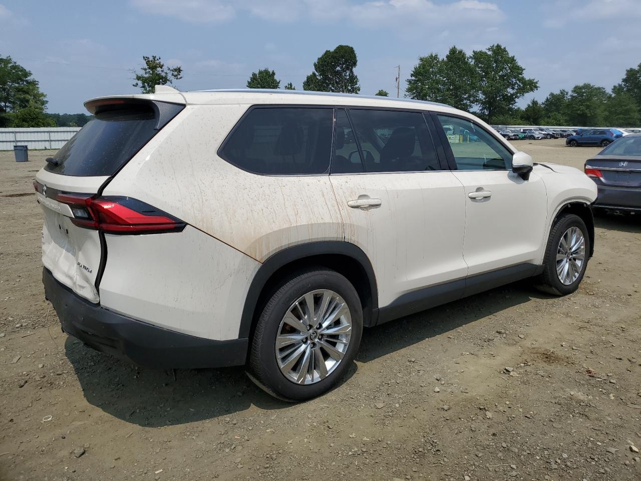 2024 Toyota Grand Highlander Platinum - Image 3