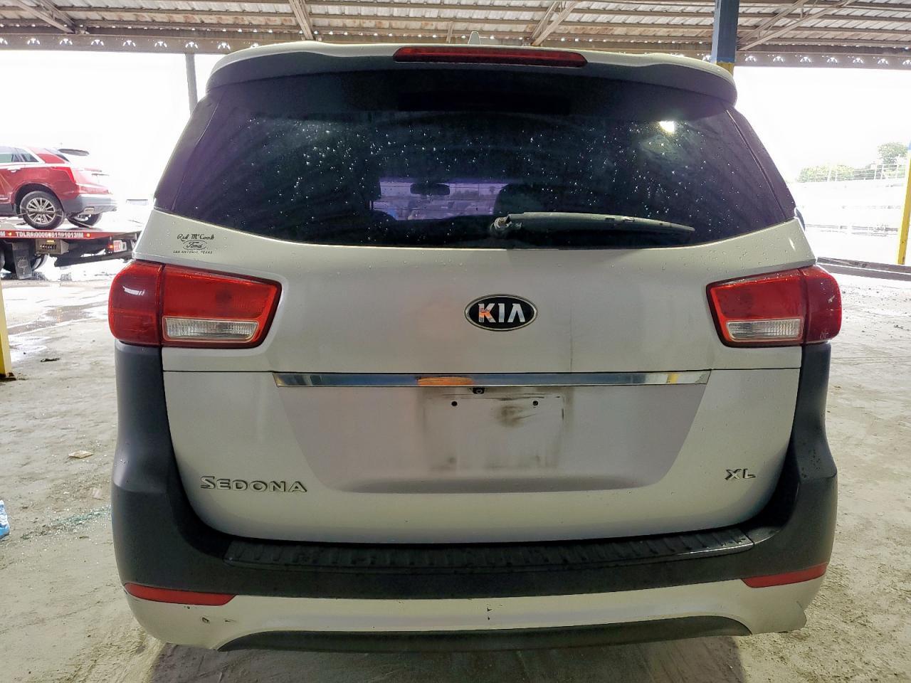 2016 Kia Sedona Lx - Image 6
