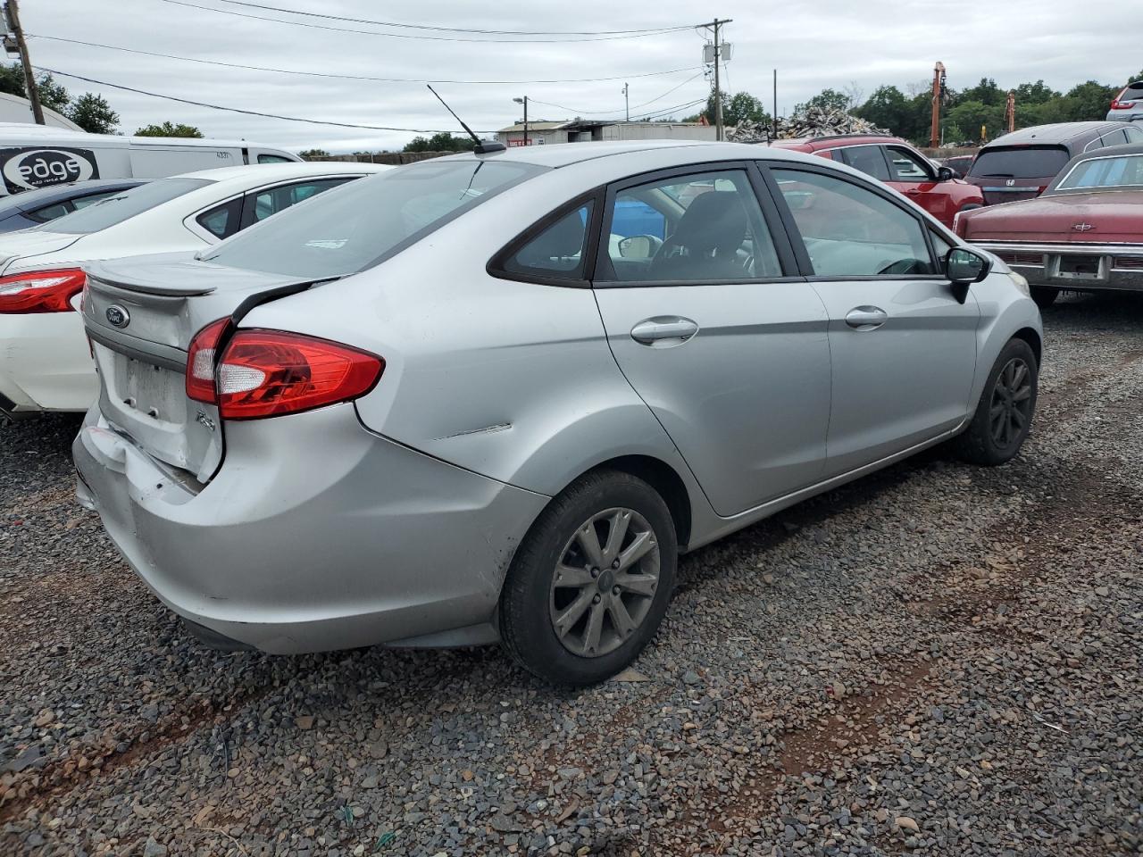 2012 Ford Fiesta Se - Фото 3