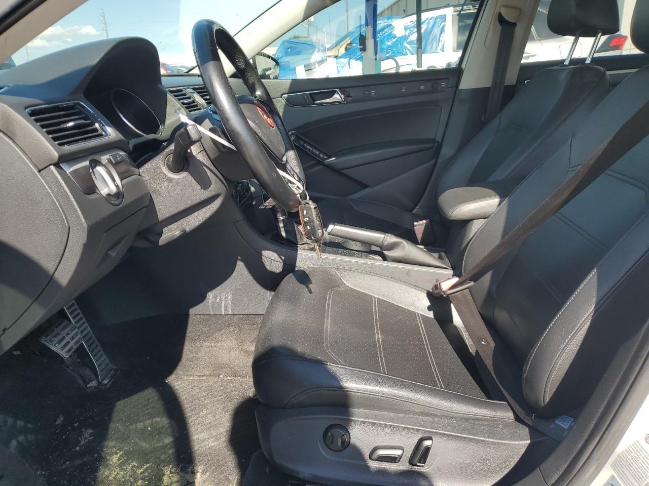 2017 Volkswagen Passat R-Line - Image 7