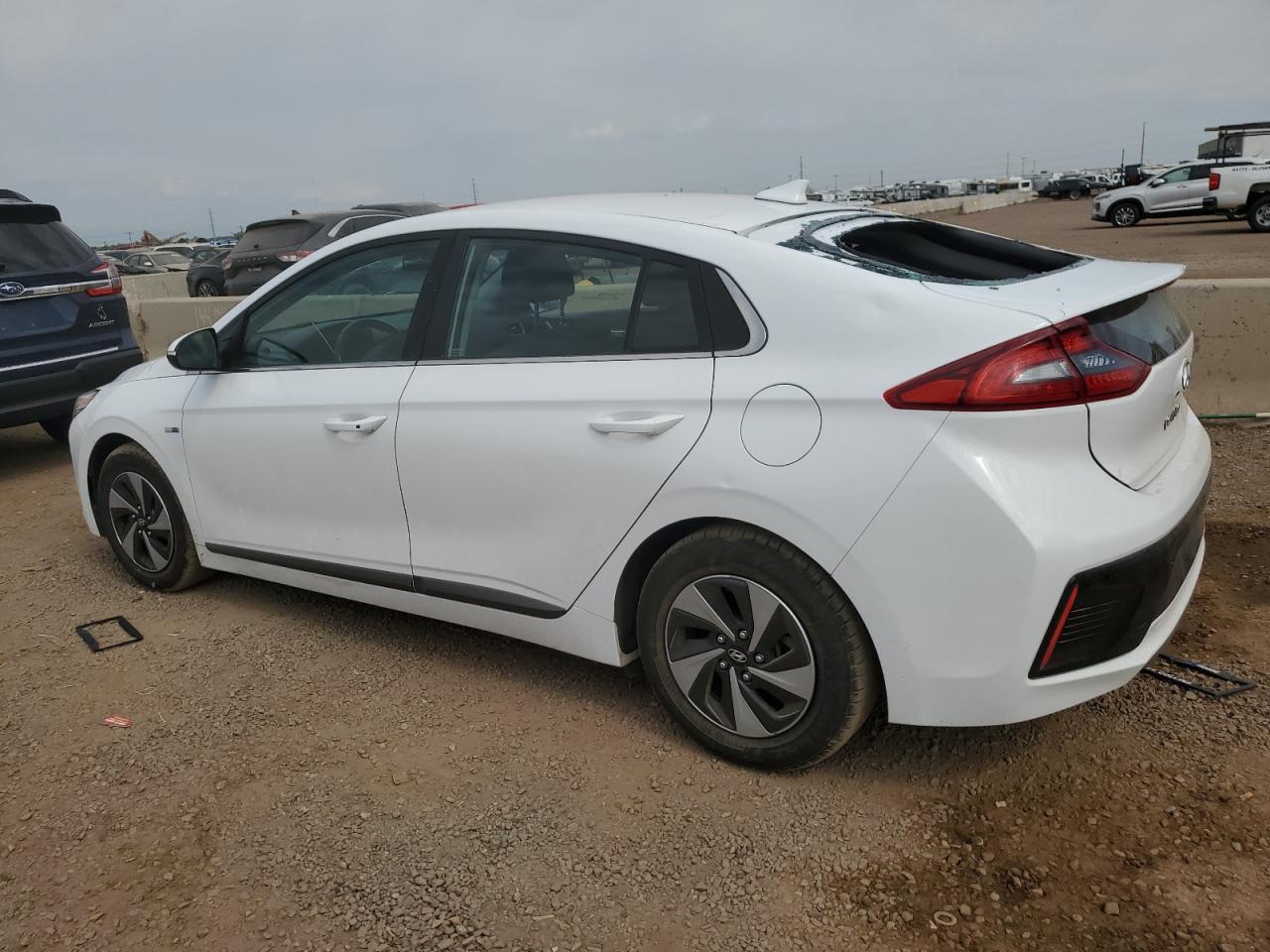 2017 Hyundai Ioniq Sel - Image 2