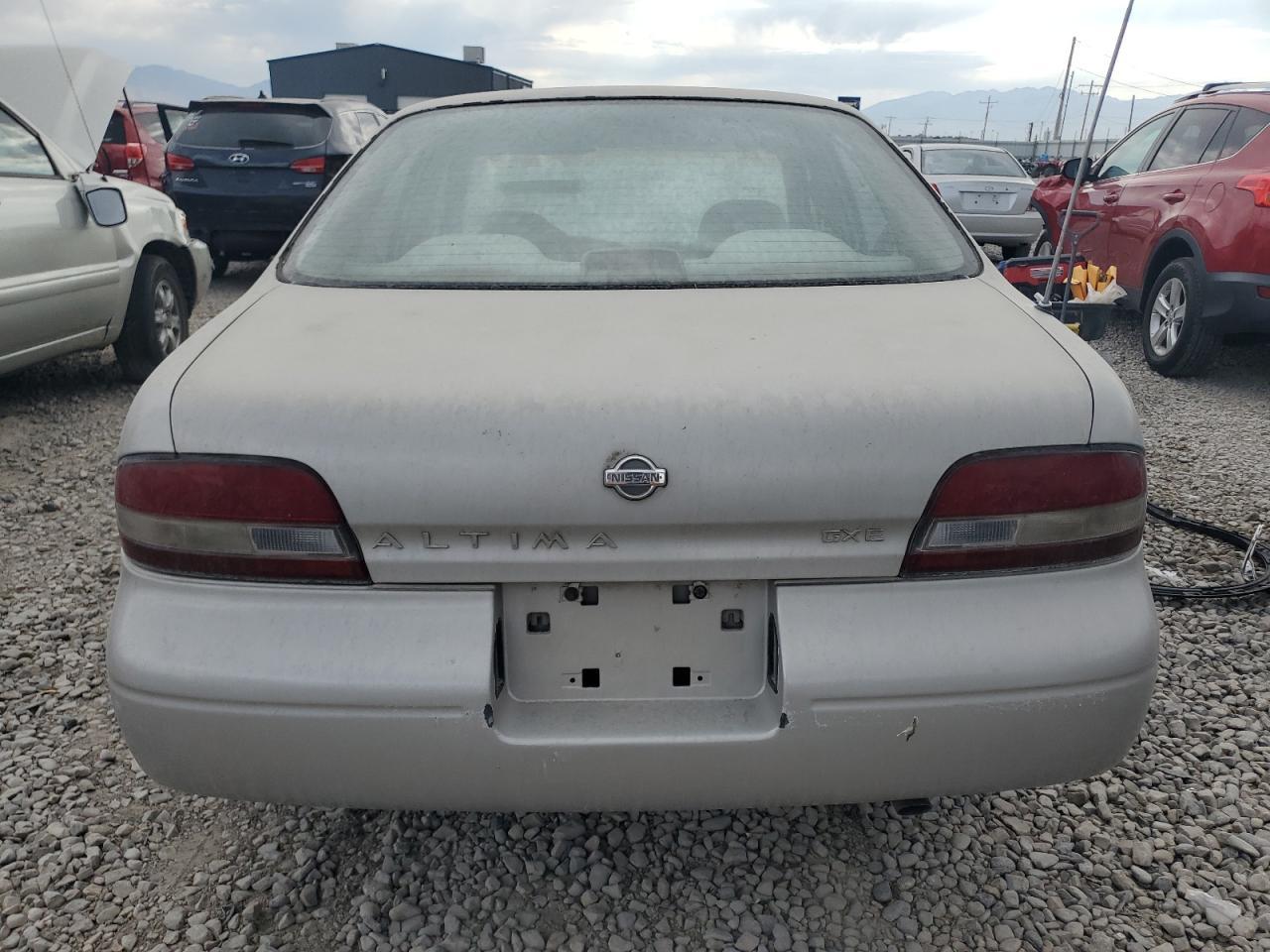 1995 Nissan Altima Xe - Image 6