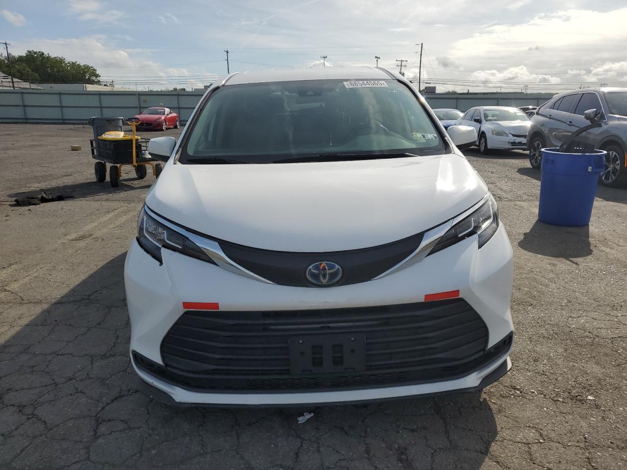 2021 Toyota Sienna Le - Фото 5