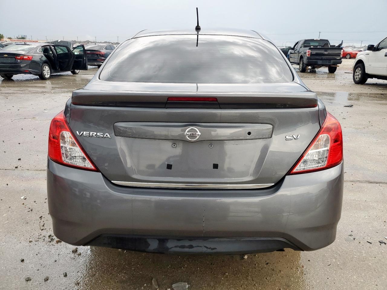 2018 Nissan Versa S - Фото 6