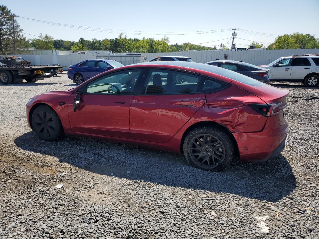 2025 Tesla Model 3 - Фото 2