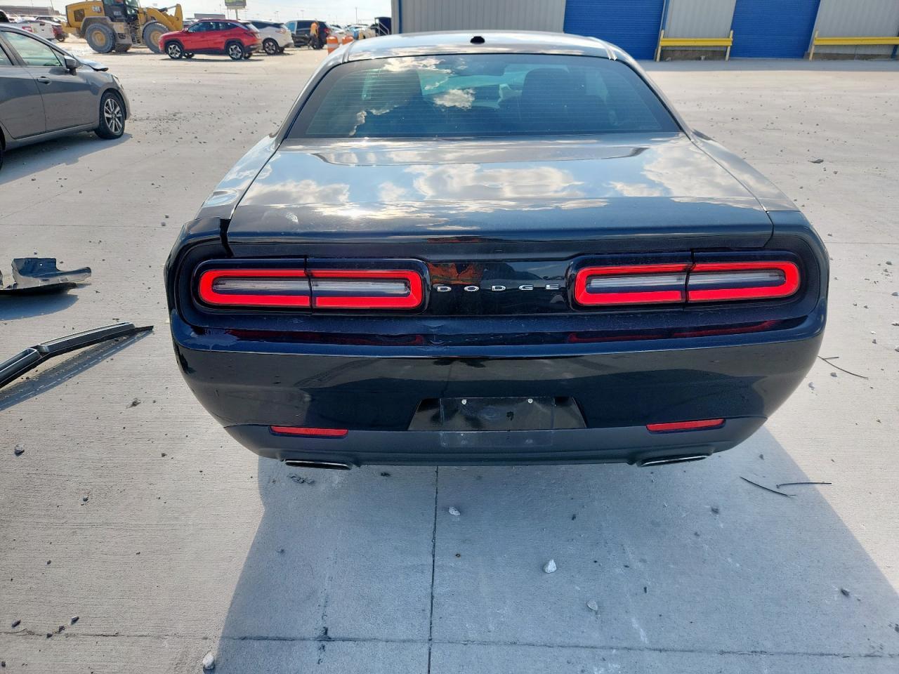 2015 Dodge Challenger Sxt - Image 6