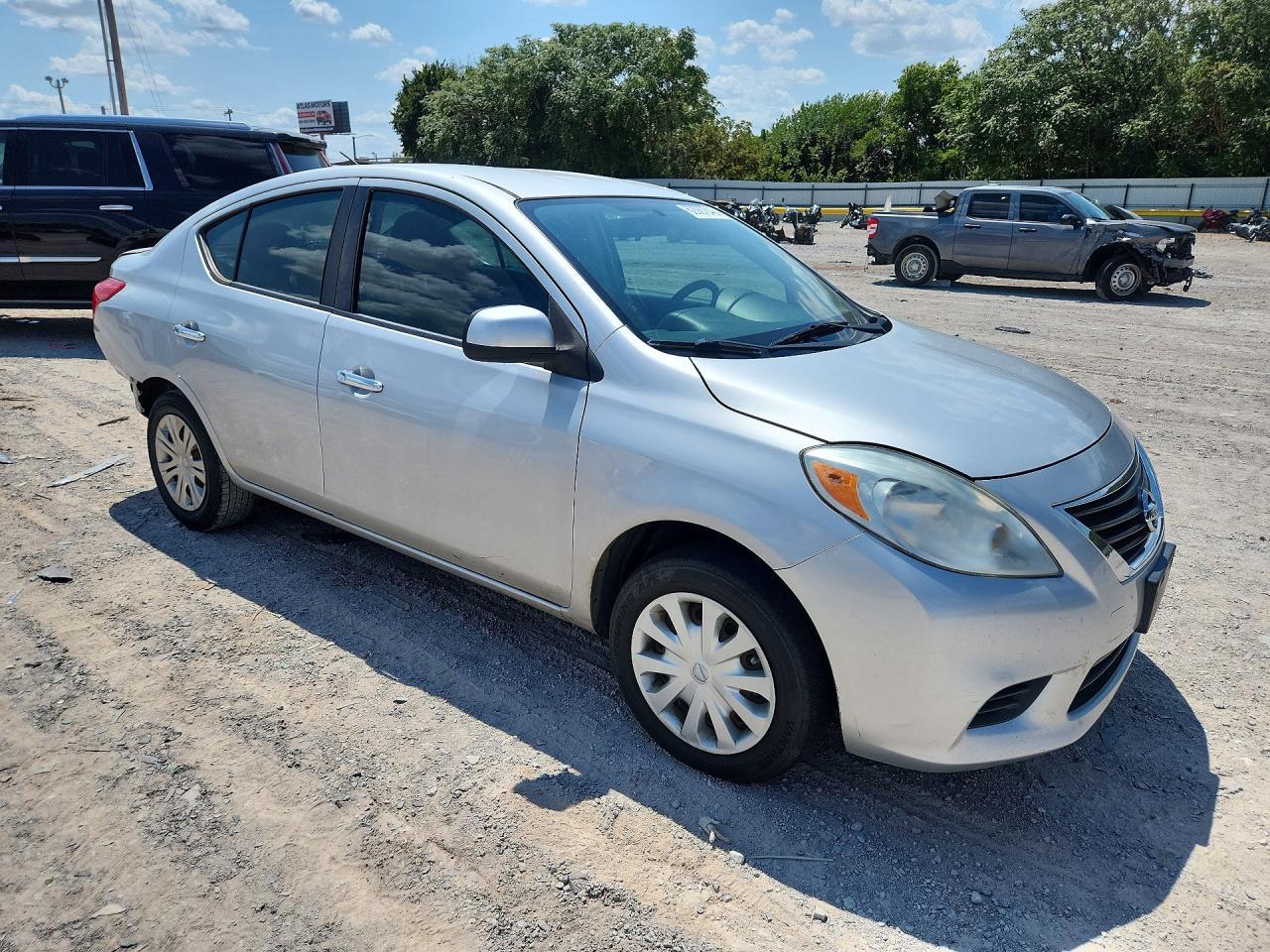 2012 Nissan Versa 1.6 S - Фото 4