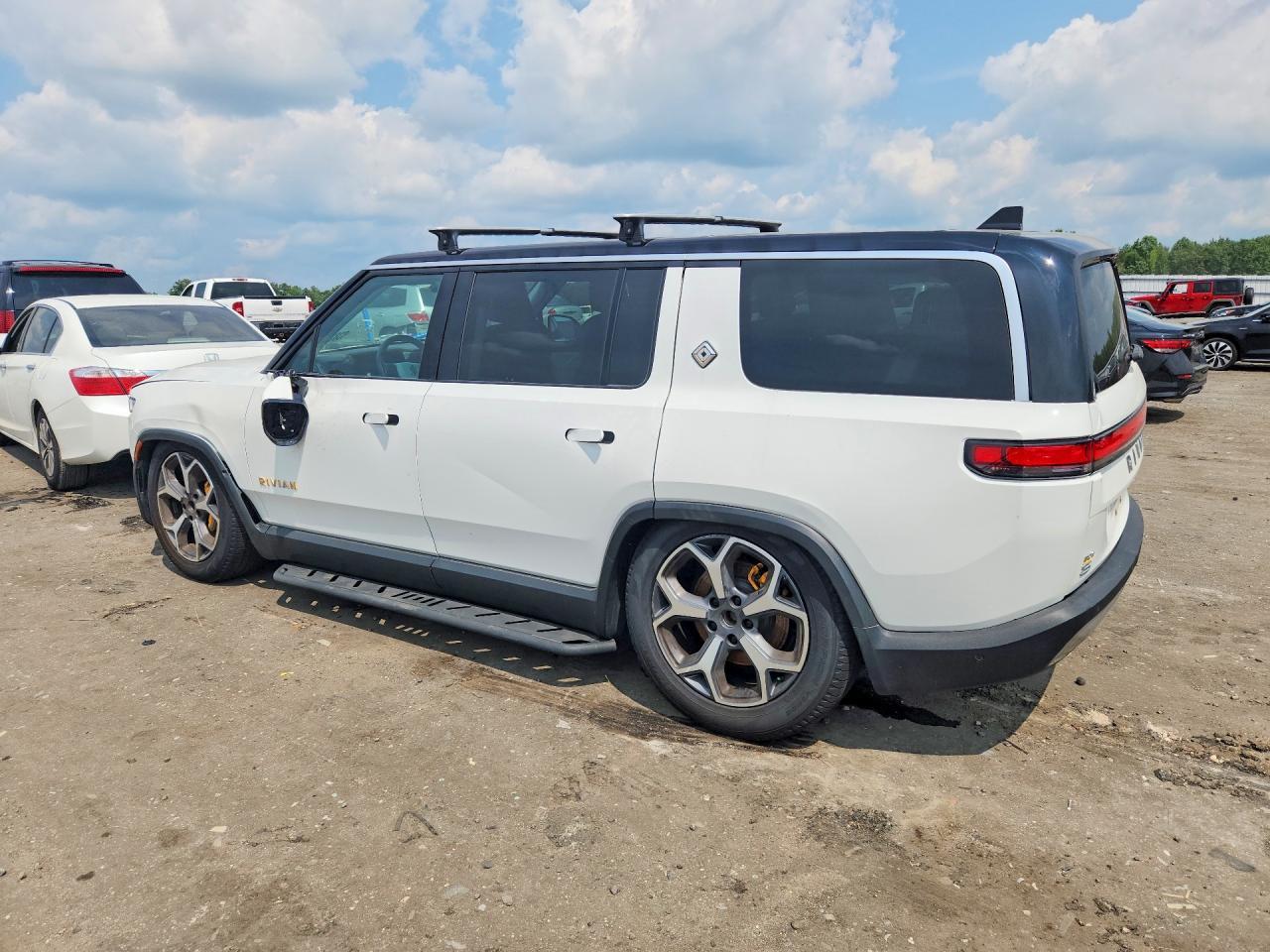 2023 Rivian R1S Adventure - Фото 2