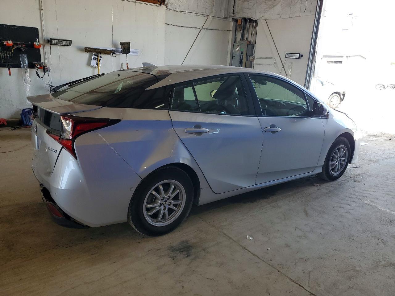 2019 Toyota Prius Le Awd-E - Image 3