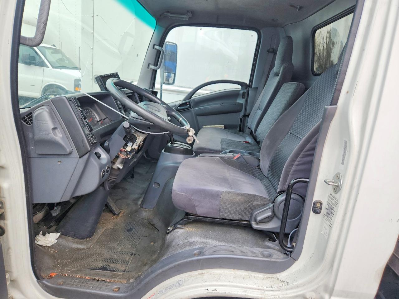2011 Isuzu Npr - Image 7