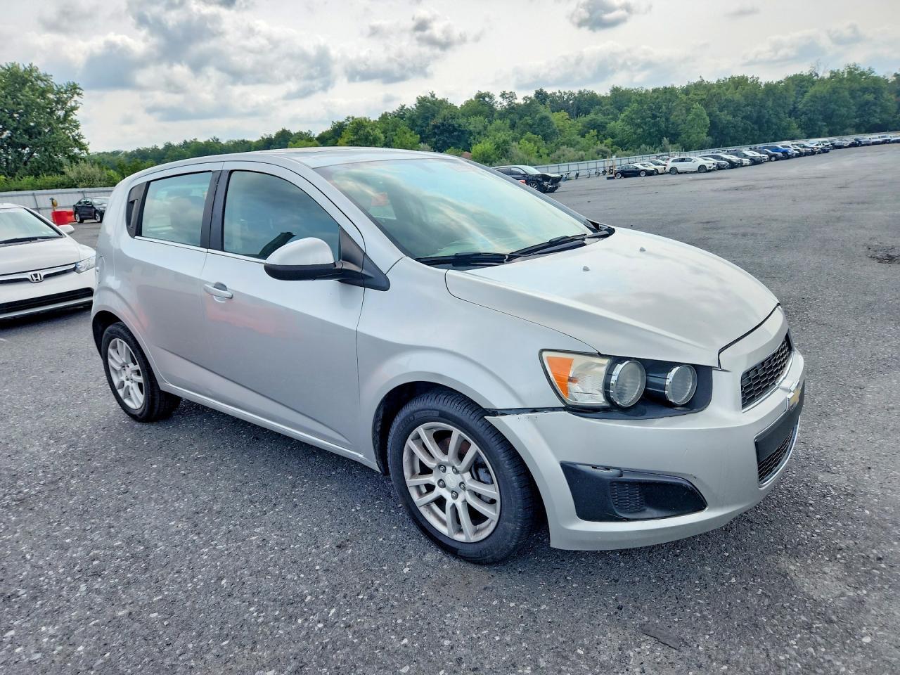 2016 Chevrolet Sonic Lt - Фото 4