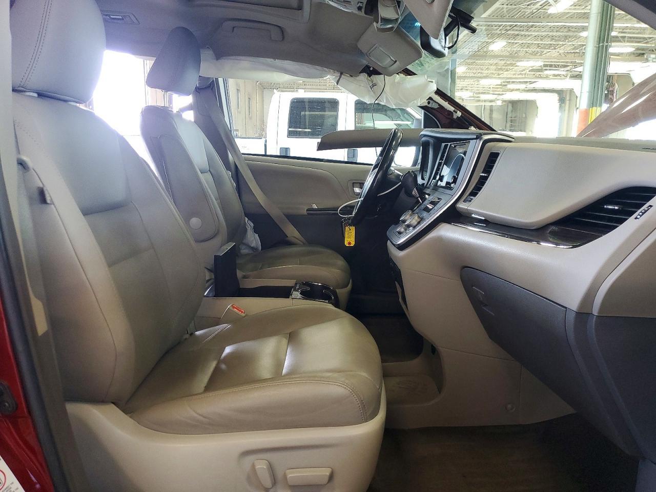 2015 Toyota Sienna Xle 8-Passenger - Фото 7