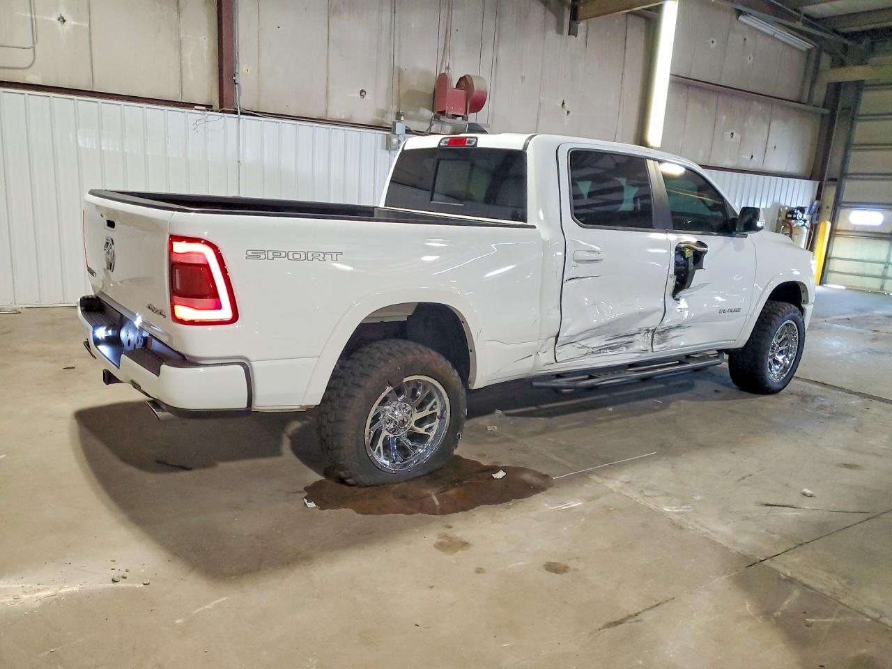 2020 Ram 1500 Laramie - Фото 3