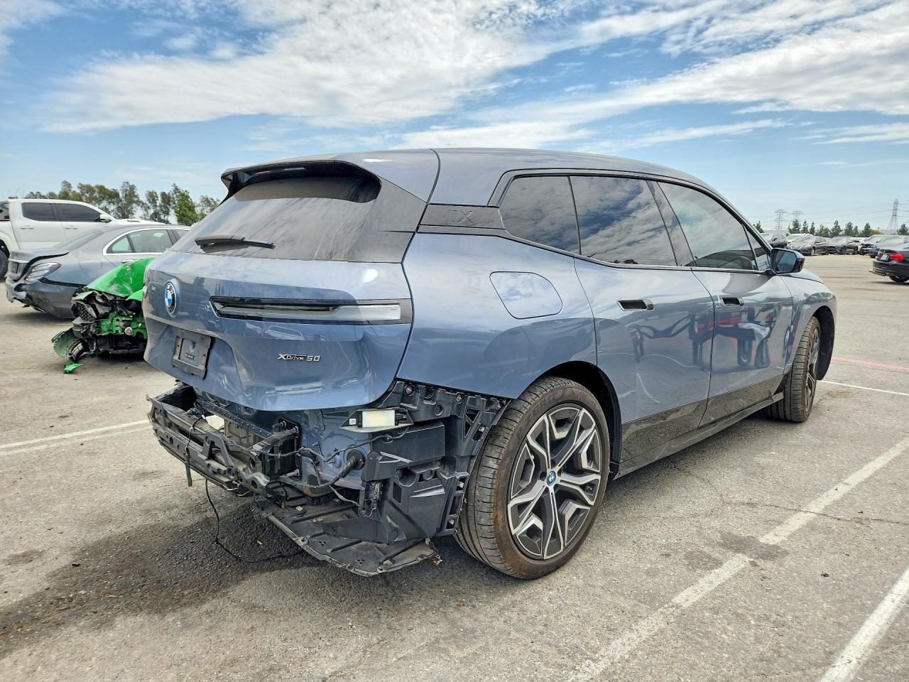 2025 BMW Ix xDrive50 - Фото 3
