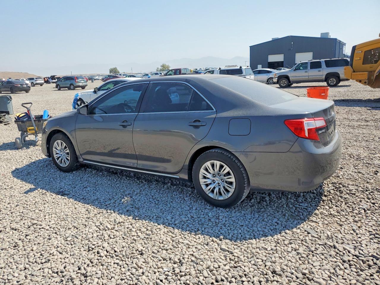2012 Toyota Camry Le - Фото 2