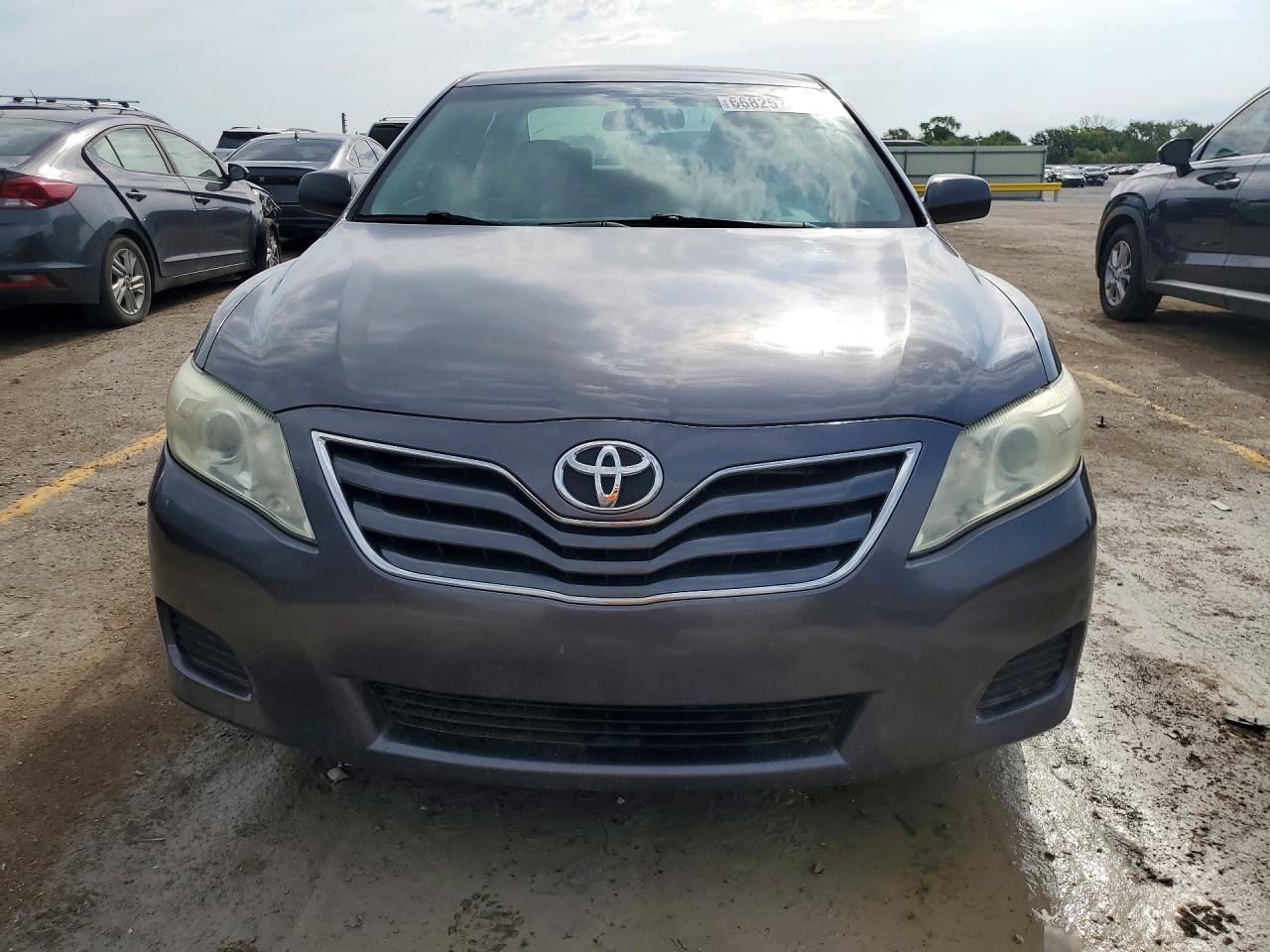 2011 Toyota Camry Le - Image 5