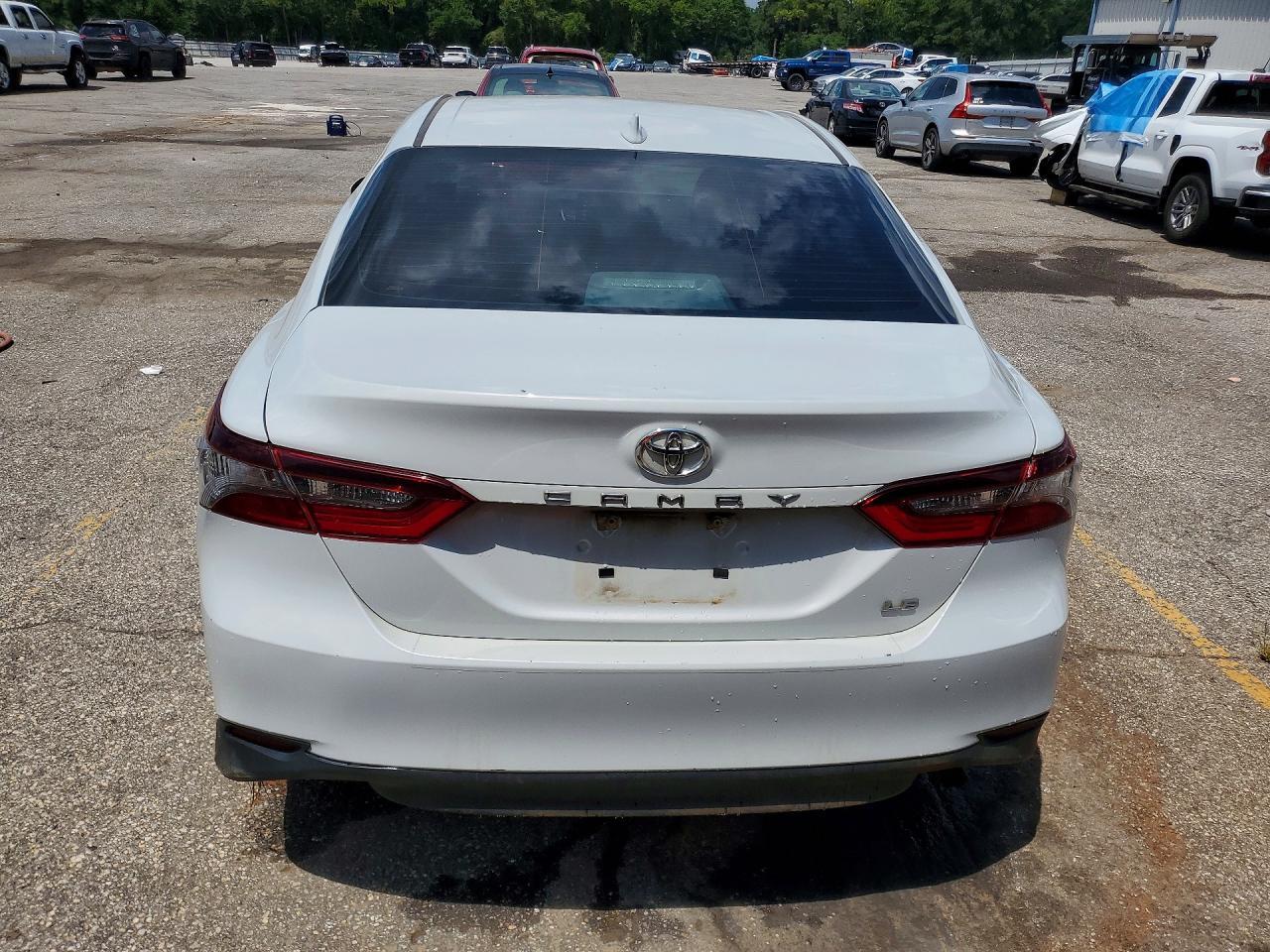 2023 Toyota Camry Le - Image 6