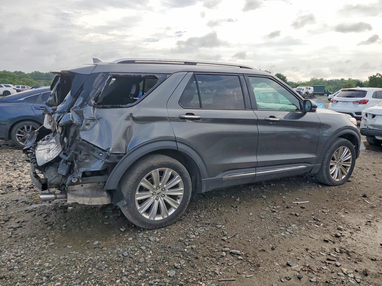 2020 Ford Explorer Limited - Image 3