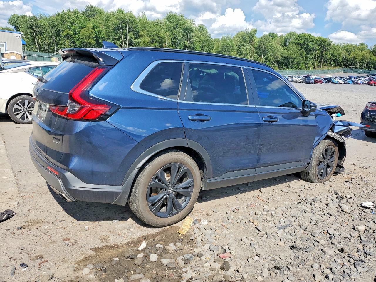 2023 Honda Cr-V Sport Touring - Image 3
