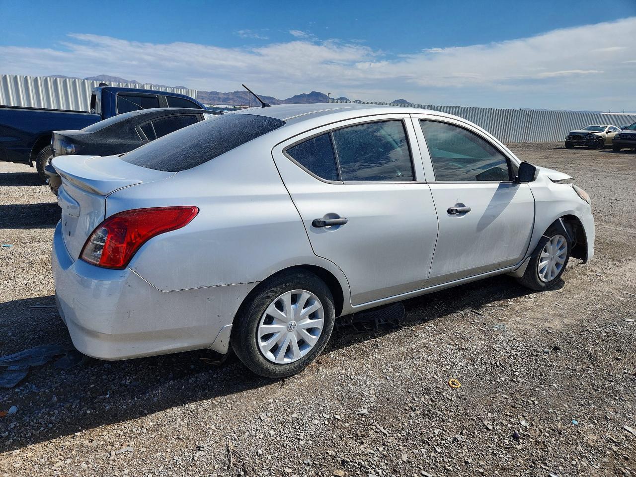 2017 Nissan Versa 1.6 S Plus - Image 3