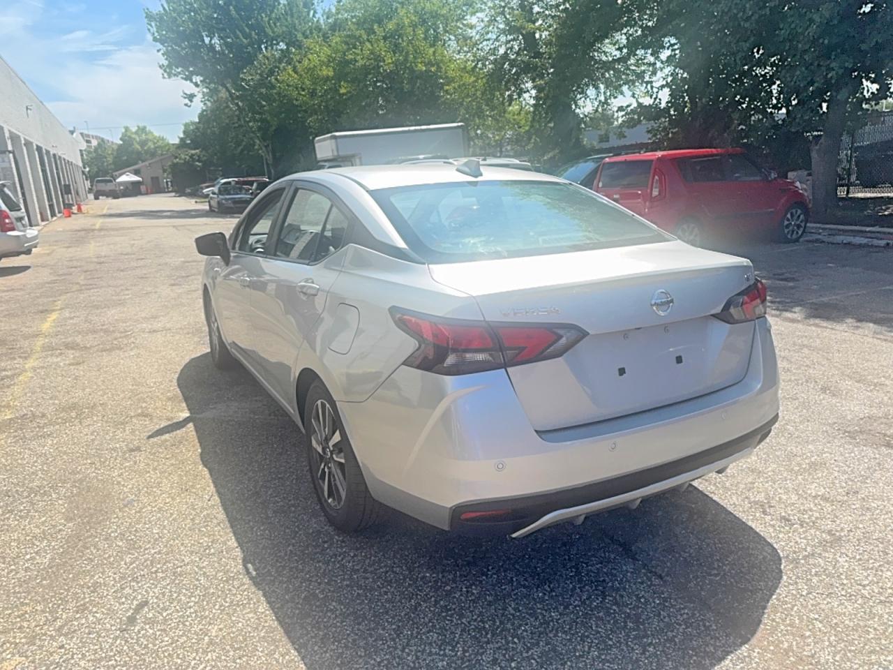 2020 Nissan Versa Sv - Image 3
