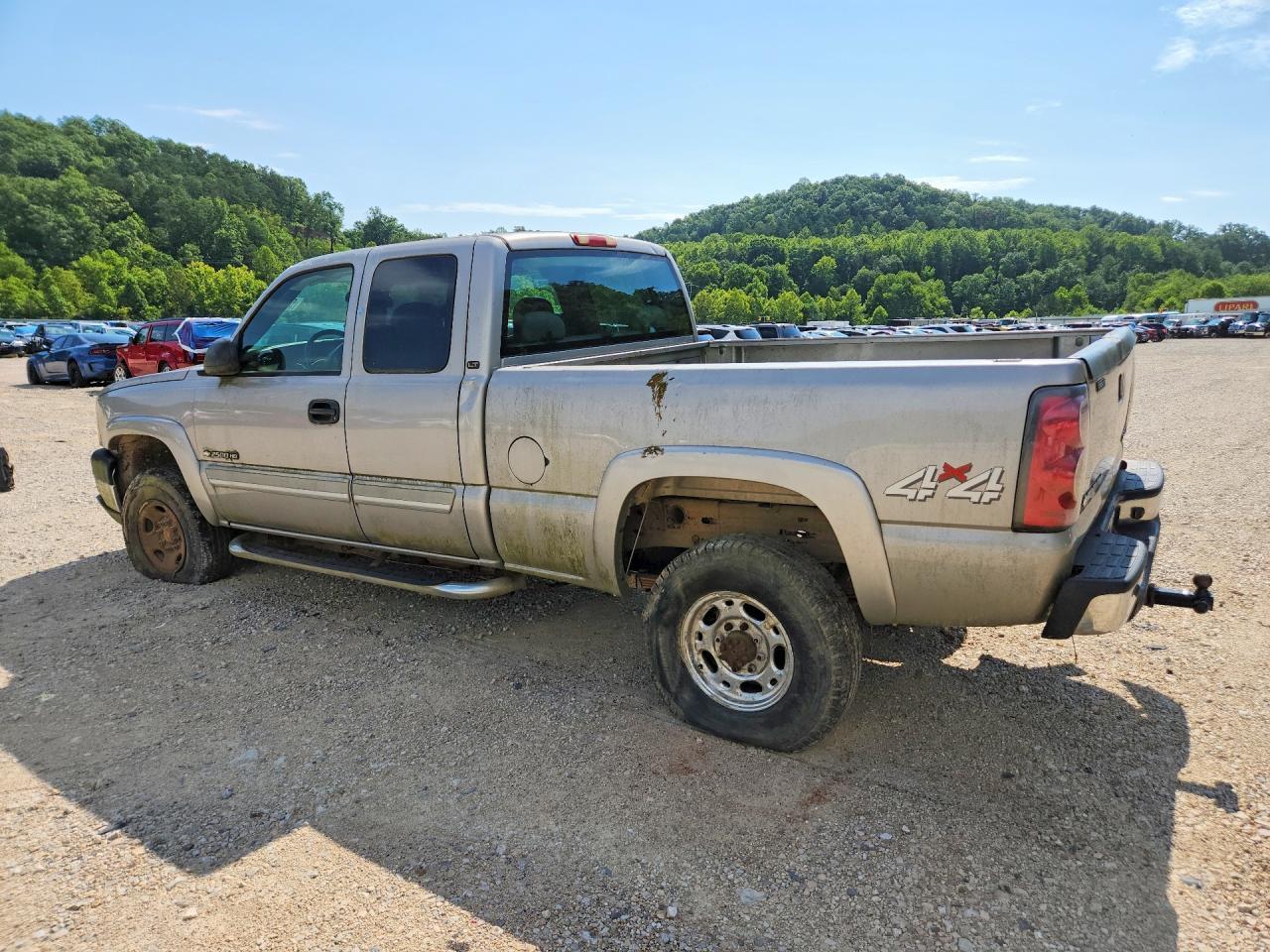 2004 Chevrolet Silverado 2500 - Image 2