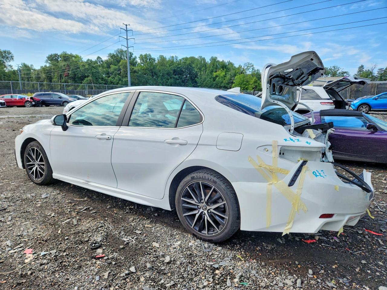 2023 Toyota Camry Se - Image 2