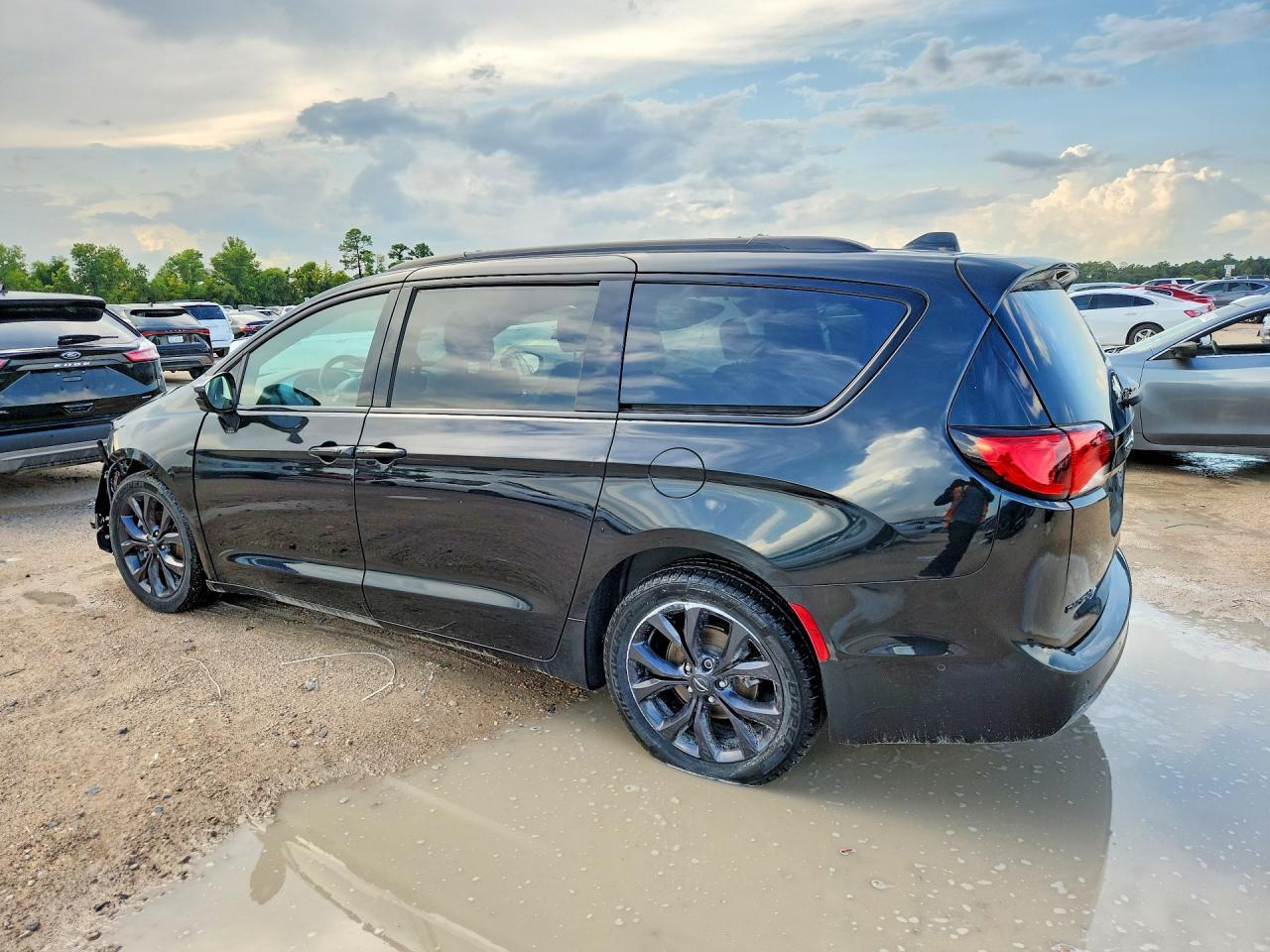 2020 Chrysler Pacifica Touring L - Фото 2