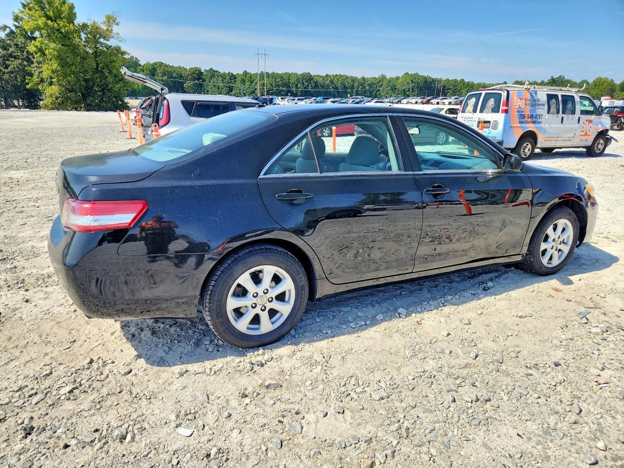 2011 Toyota Camry Le - Image 3