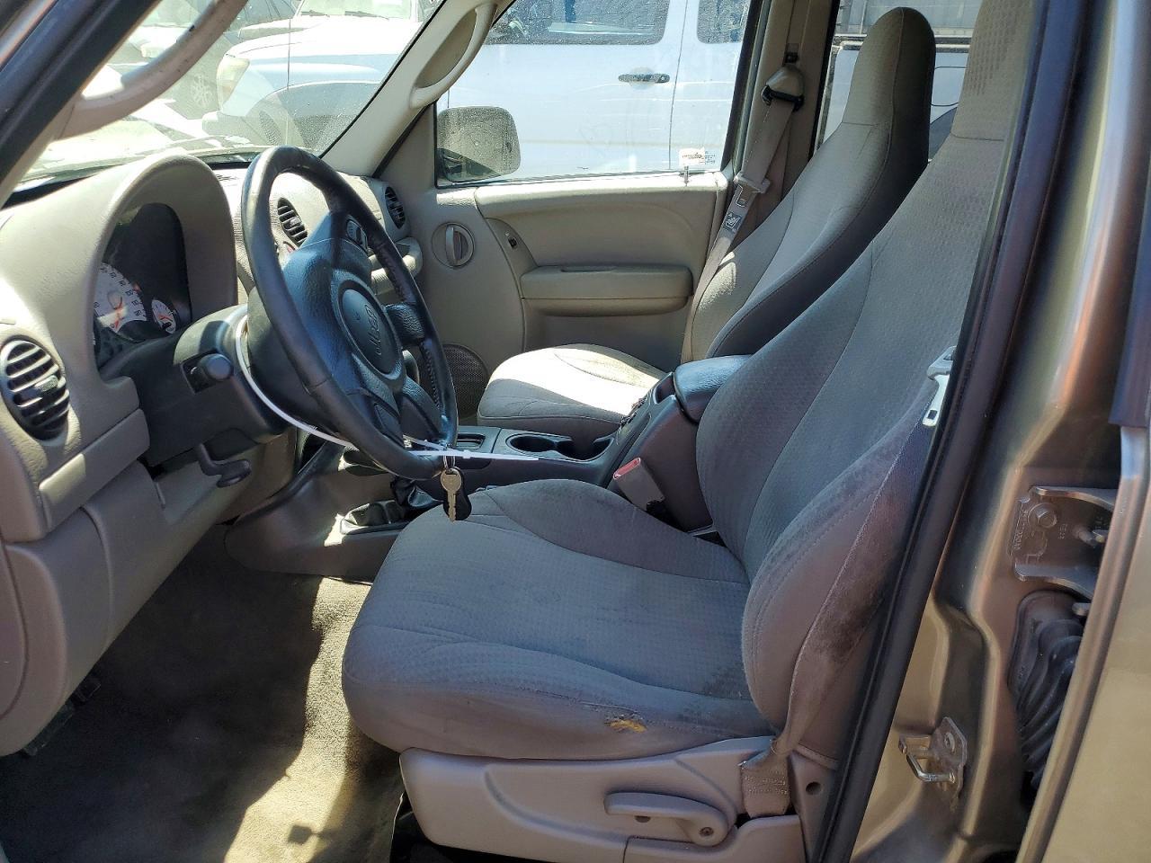 2004 Jeep Liberty Sport - Фото 7