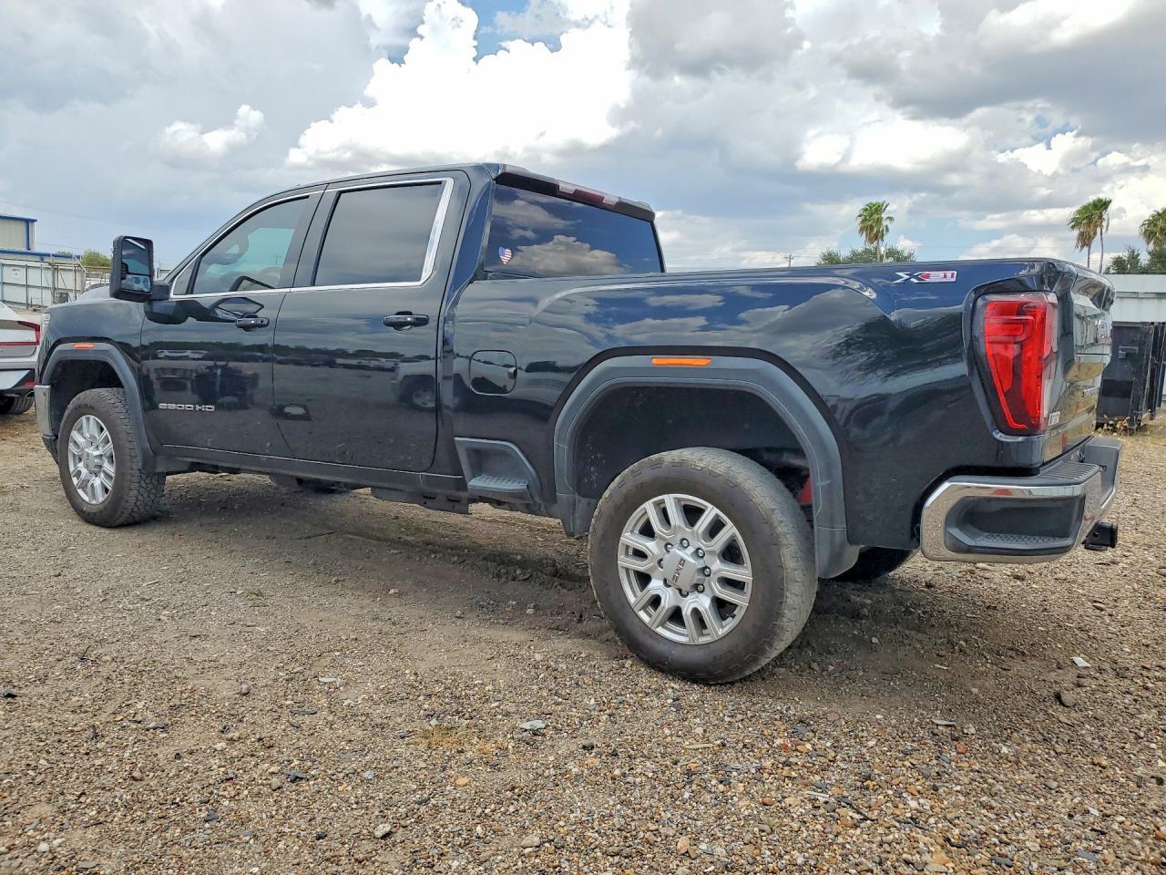 2023 GMC Sierra - Image 2