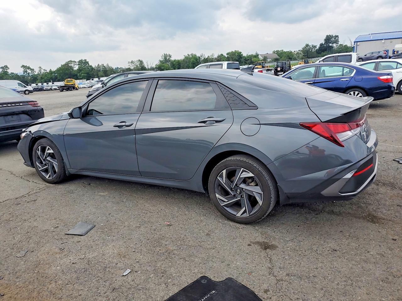 2025 Hyundai Elantra Sel Sport - Фото 2