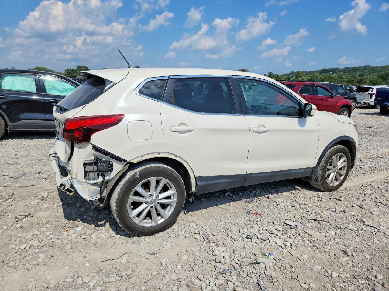 2018 Nissan Rogue Sport S - Image 3