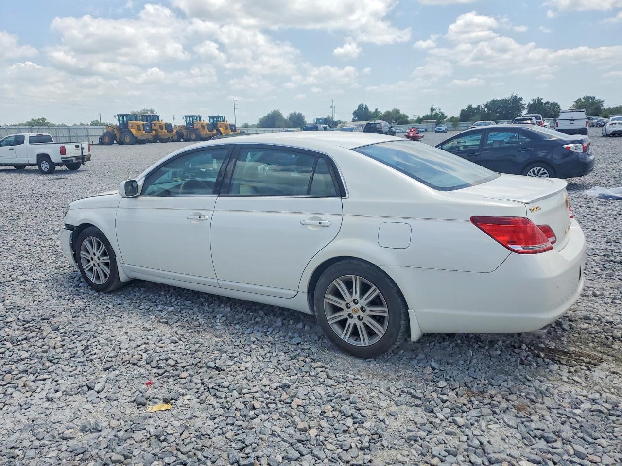 2006 Toyota Avalon Limited - Image 2