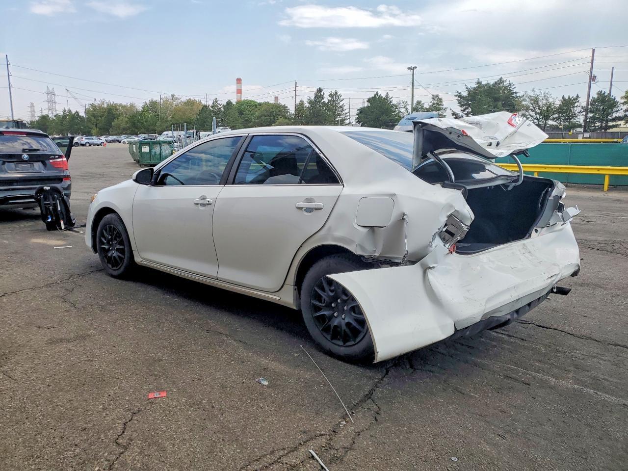 2012 Toyota Camry Le - Фото 2