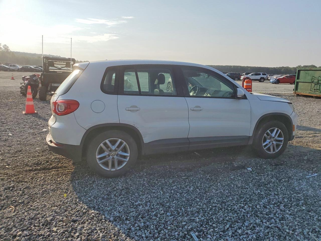 2011 Volkswagen Tiguan S - Image 3