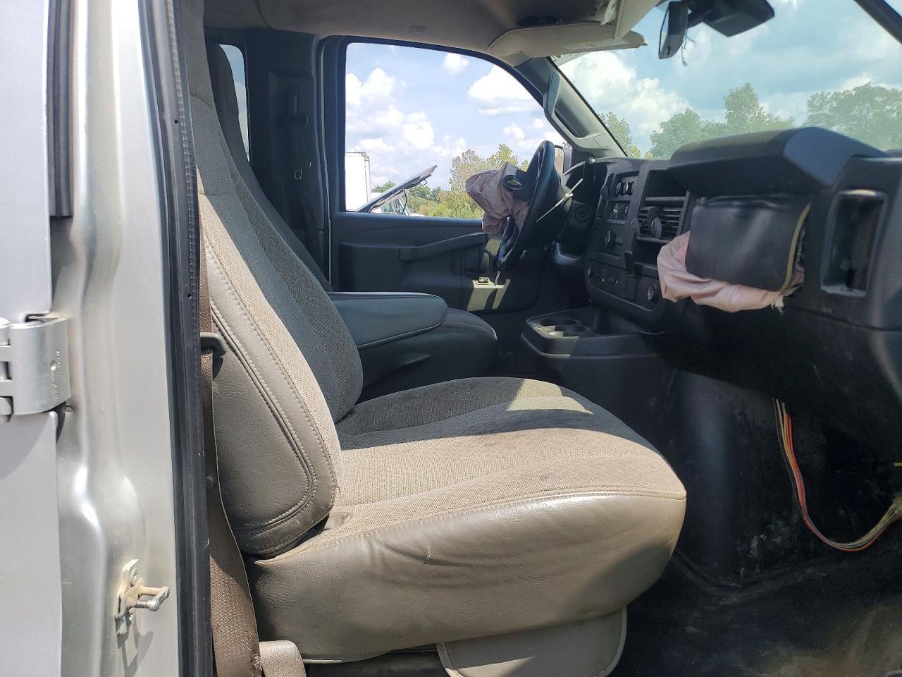 2020 Chevrolet Express G3500 Lt - Image 5