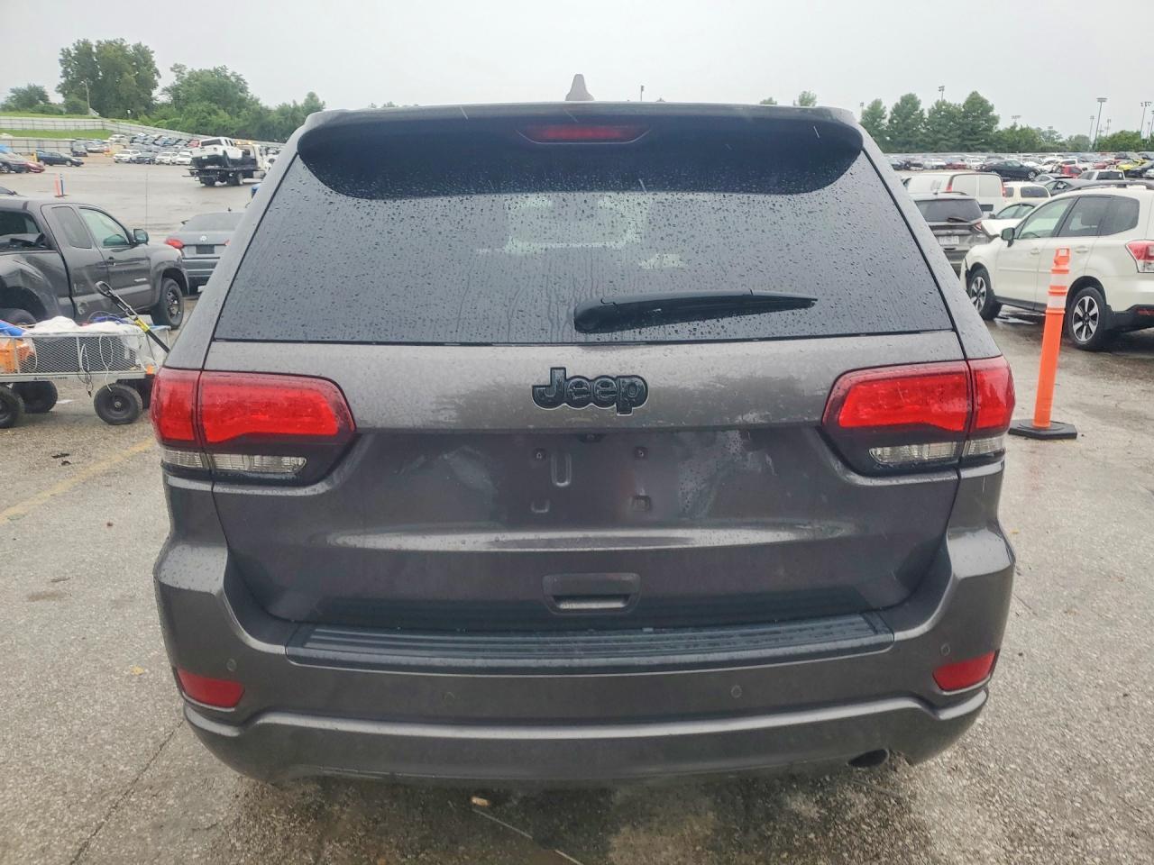 2019 Jeep Grand Cherokee Laredo - Image 6