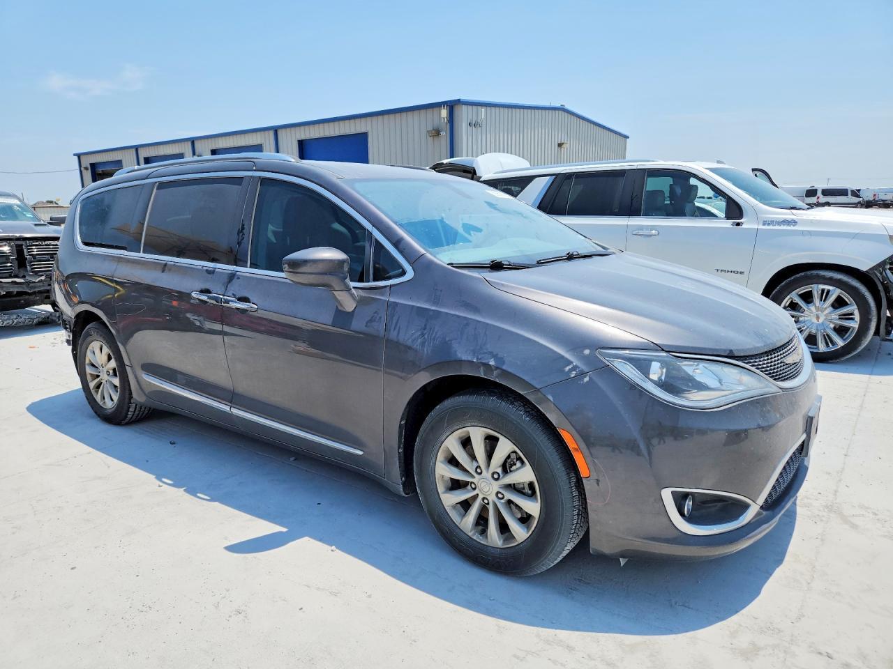 2018 Chrysler Pacifica Touring L - Фото 4