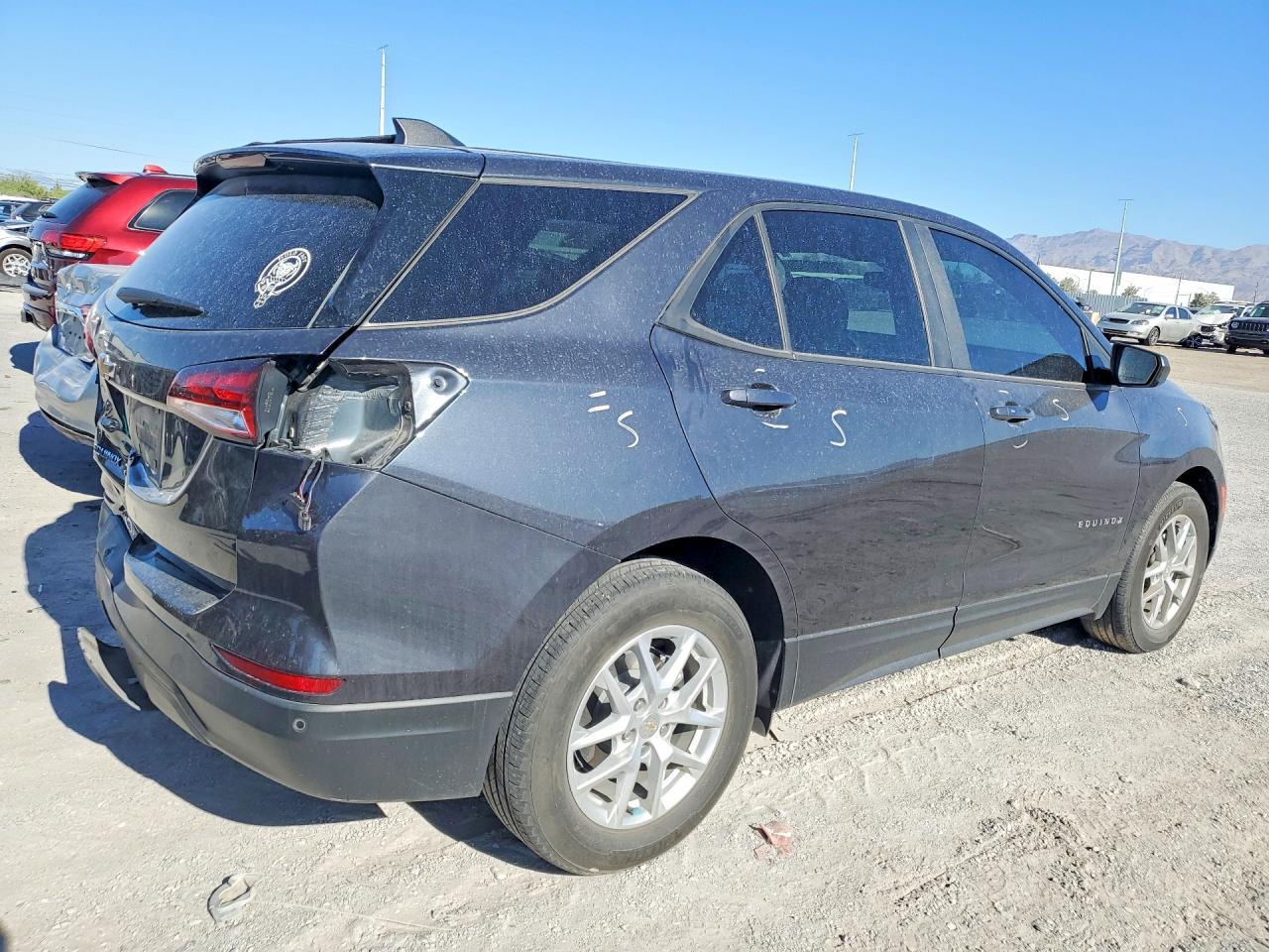 2022 Chevrolet Equinox Ls - Image 3