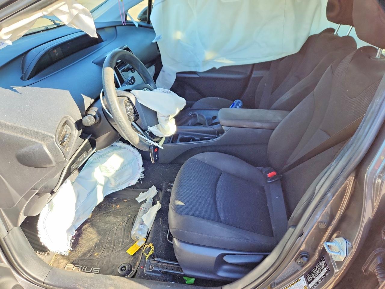 2019 Toyota Prius Le Awd-E - Image 7