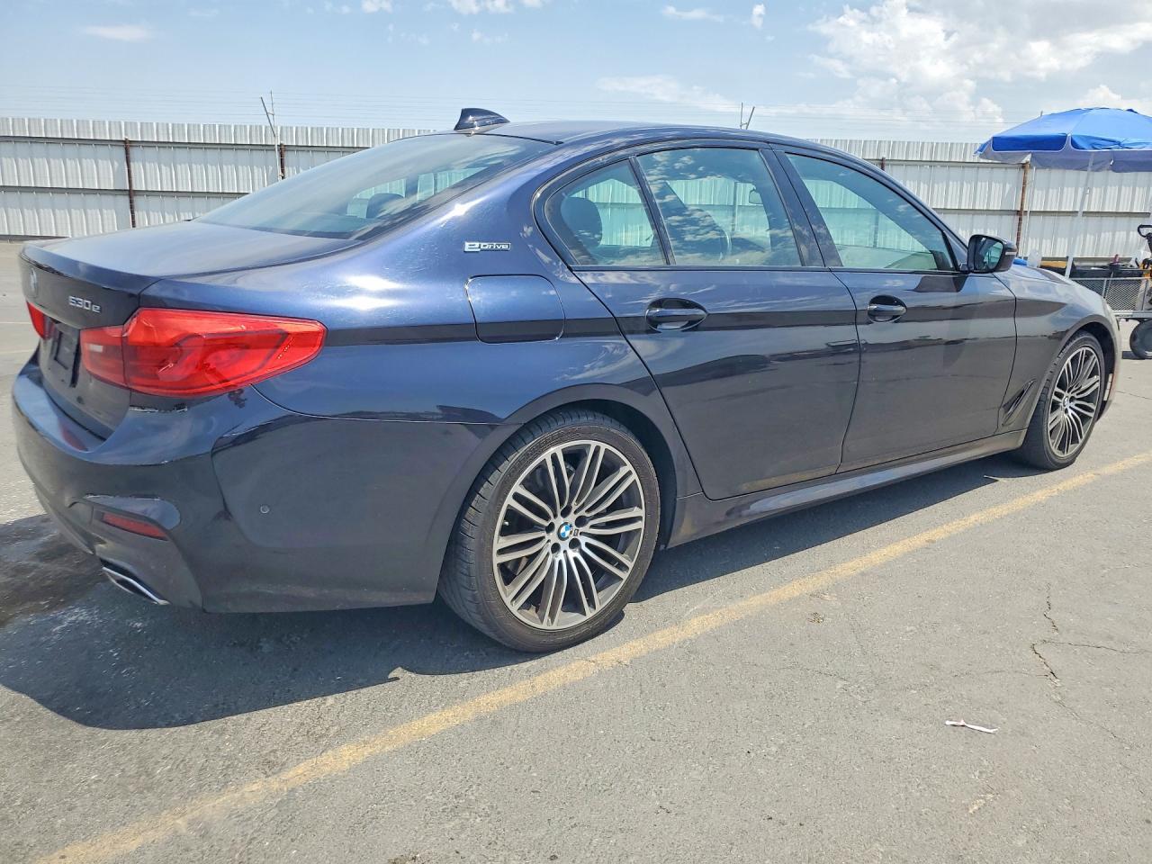2019 BMW 530E - Фото 3