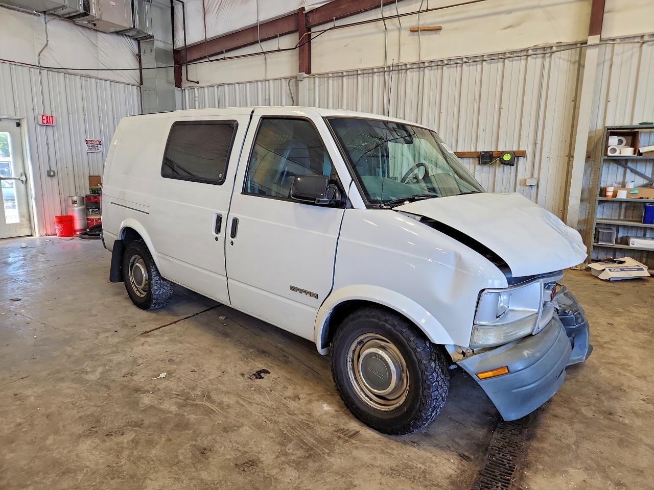 1999 GMC Safari Xt - Image 4