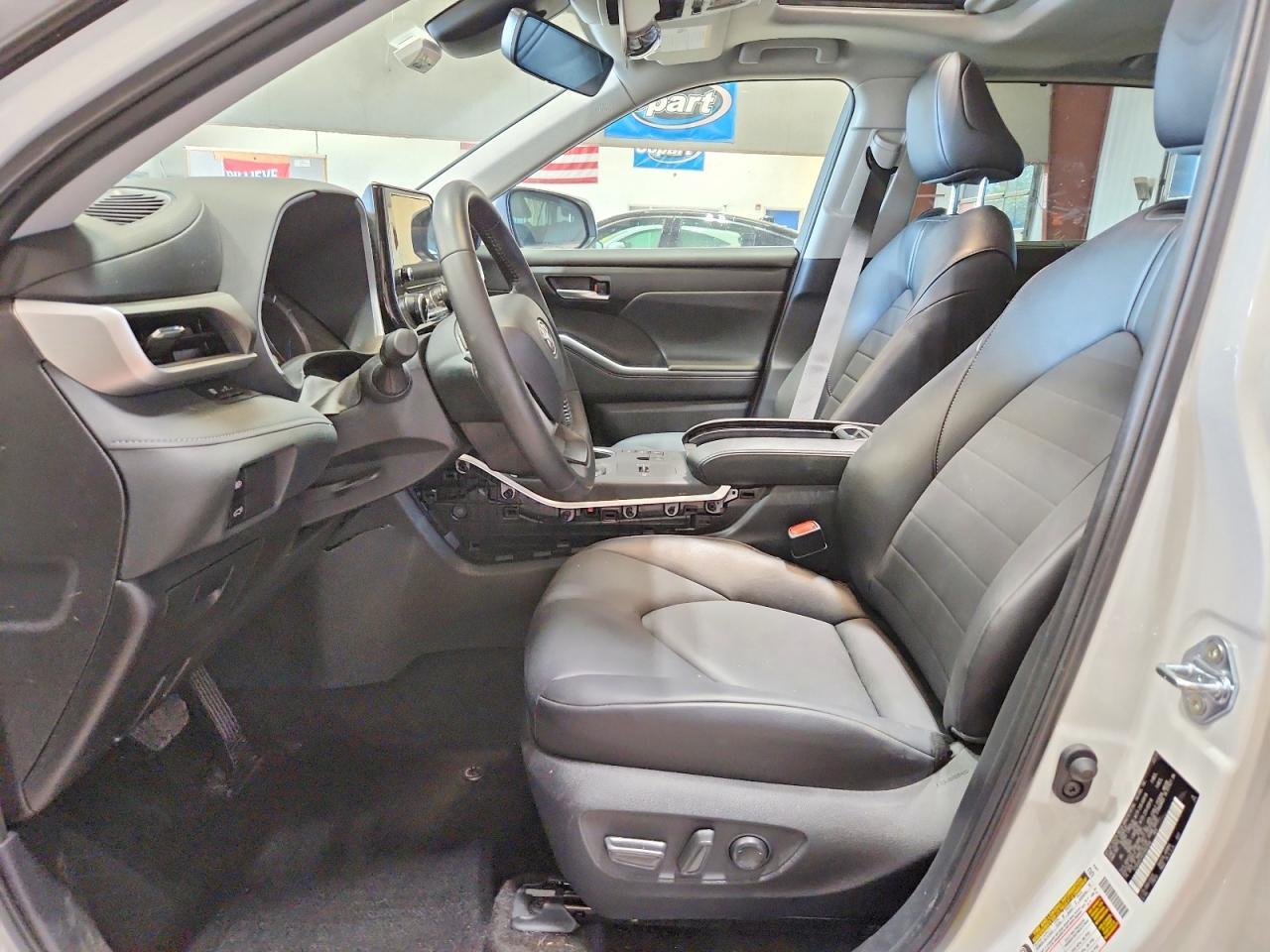 2025 Toyota Highlander Hybrid Xle - Image 7